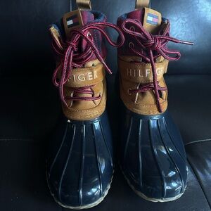 Tommy Hilfiger Duck Boots – Women’s Size 8 – Waterproof – Plaid & Faux Fur